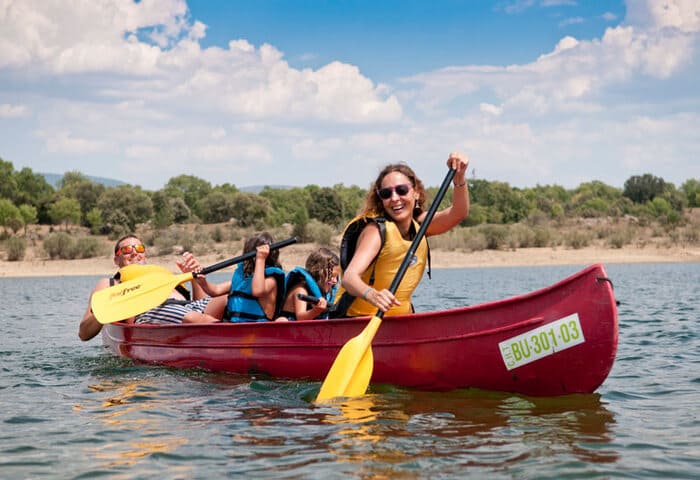 Familia en kayak