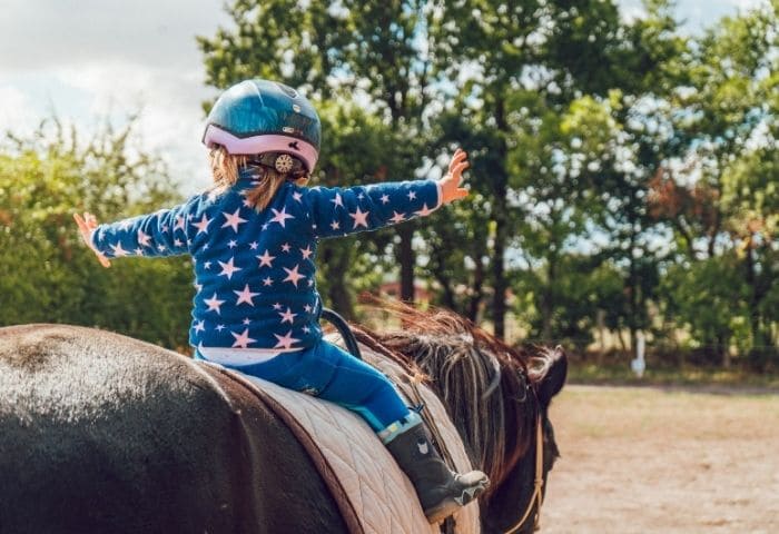Niña a caballo