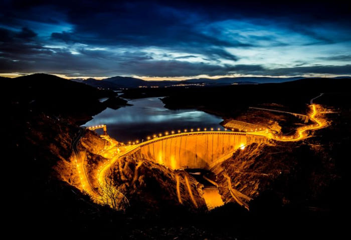 Embalse de noche