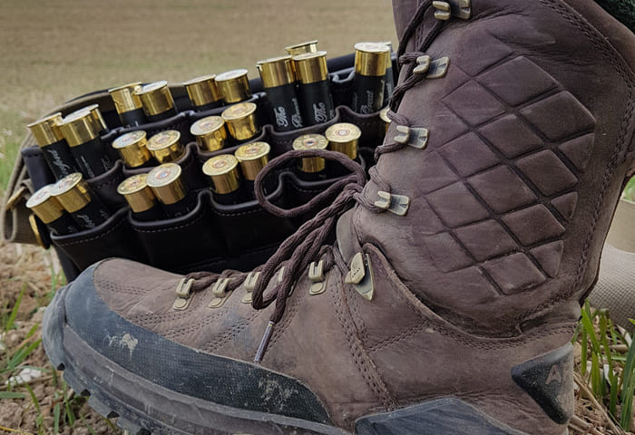 Zapato y munición para la caza