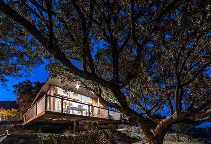 Casa rural en la noche