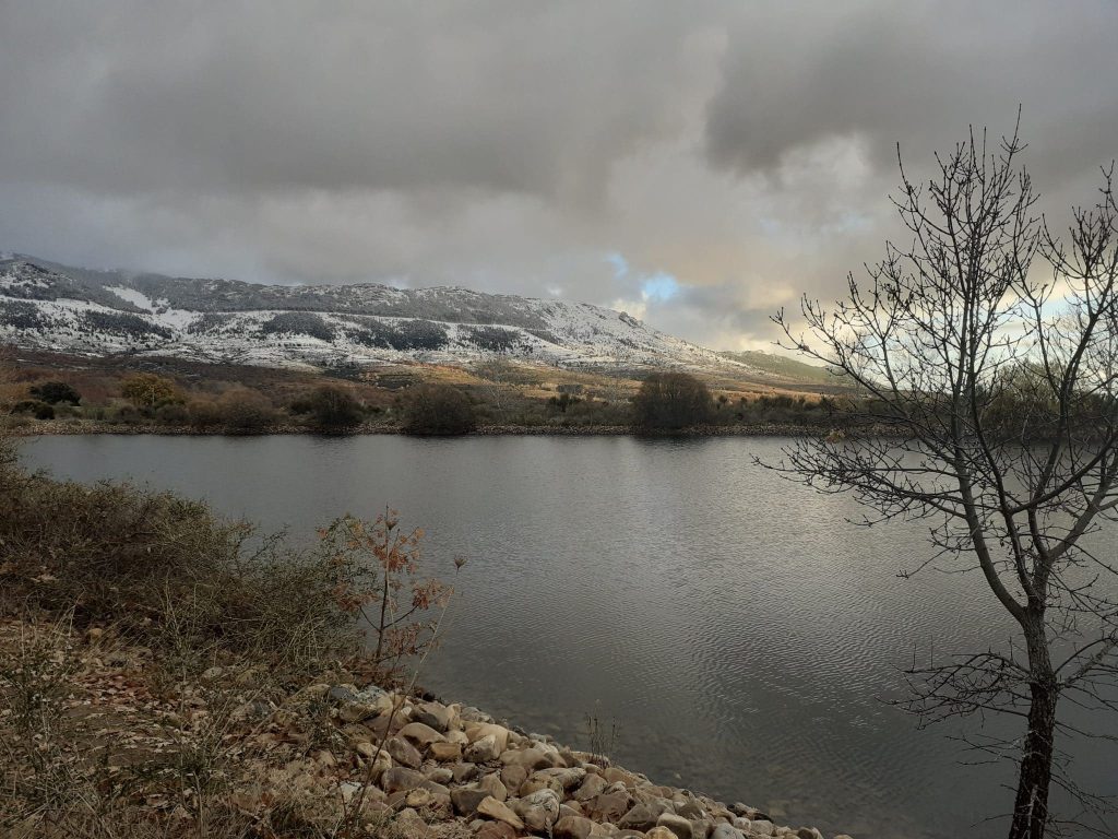 lago nublado