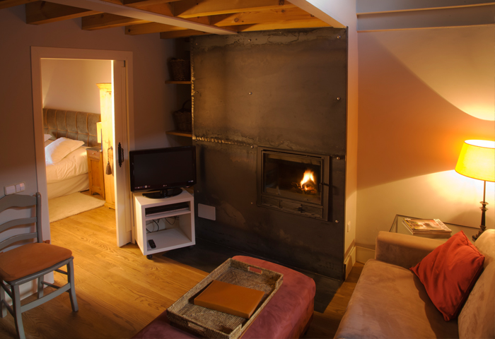 alojamientos-la-hiruela-casa-aldaba-salon
