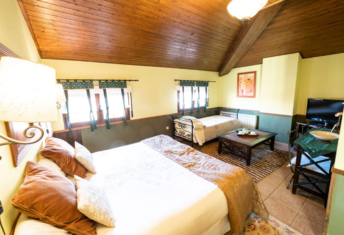 alojamientos_rascafria_posada-del-campanario_habitacion-cama