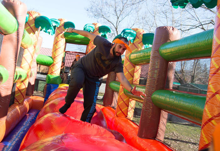 planes-albergue-sierra-norte-humor-amarillo
